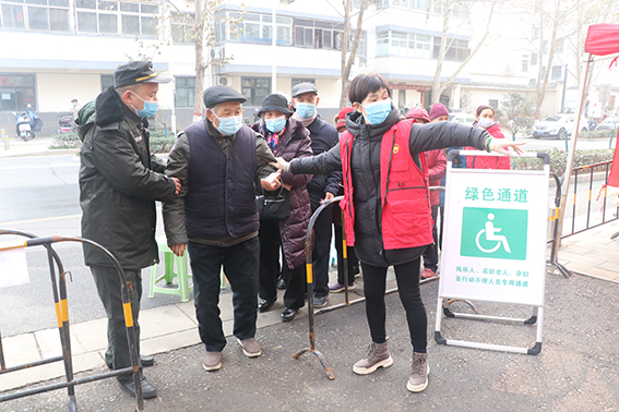 1月8日,河南泰豫恒律师事务所律师支援社区核酸检测工作.jpg 1月8日,河南泰豫恒律师事务所律师支援社区核酸检测工作.jpg